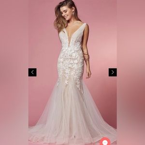 Nox Anabel Bridal JE917 - Plunging V-Neck Bridal Gown NWT